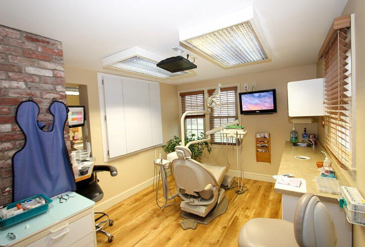 Dental treatment room